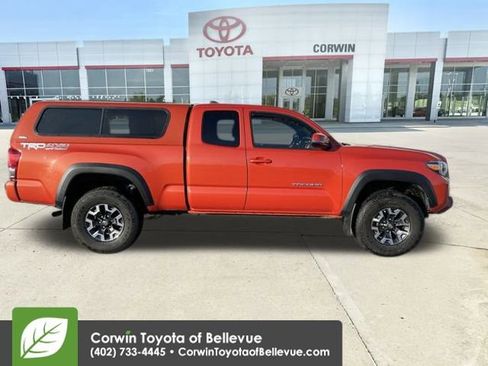 Used 2017 Toyota Tacoma TRD Off-Road image 6