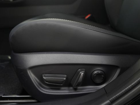 Used 2025 Toyota Prius AWD image 23