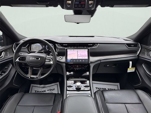 New 2025 Jeep Grand Cherokee Overland image 13