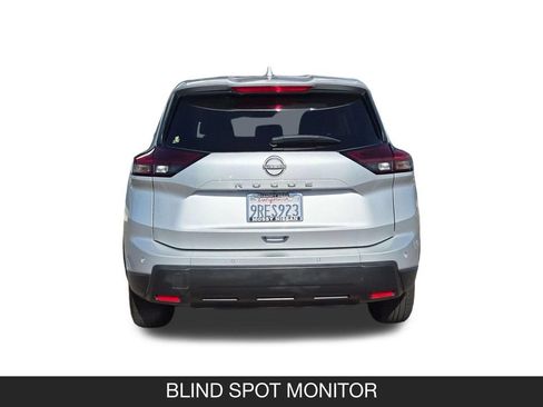 Certified 2025 Nissan Rogue SV FWD image 8