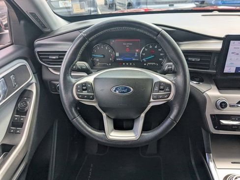 Used 2022 Ford Explorer XLT w/ Equipment Group 202A RWD image 17