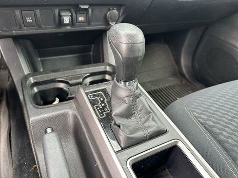 Used 2021 Toyota Tacoma SR5 w/ Trail Edition AWD/4WD image 24
