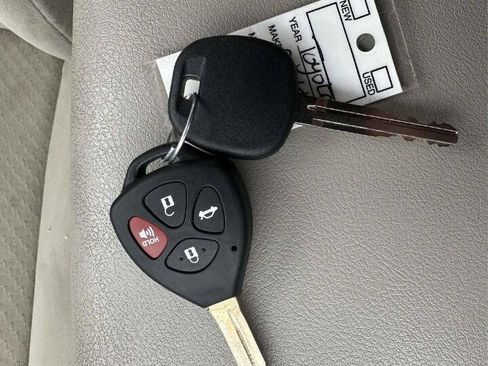 Used 2009 Toyota Camry LE FWD image 32