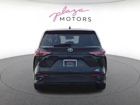 Used 2021 Toyota Sienna XSE FWD image 6