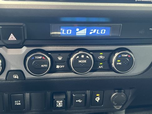 Used 2021 Toyota Tacoma TRD Sport AWD/4WD image 17