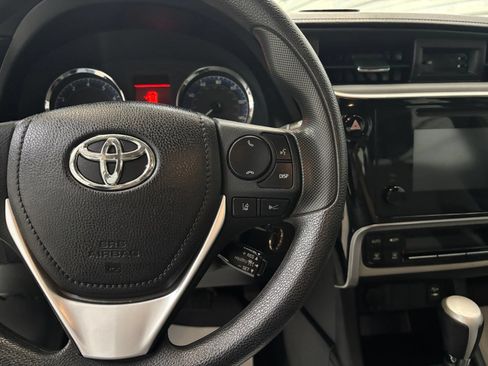 Used 2018 Toyota Corolla LE FWD image 15