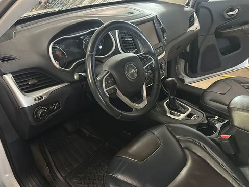 Used 2017 Jeep Cherokee Limited w/ Technology Group image 8