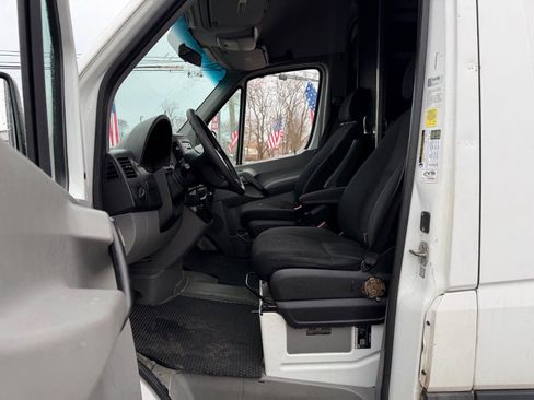 Used 2017 Freightliner Sprinter 2500 RWD image 17