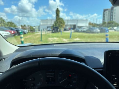 Used 2025 Toyota Corolla Cross LE image 34