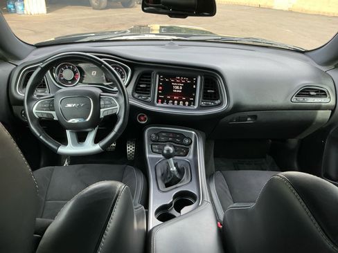 Used 2016 Dodge Challenger SRT image 18