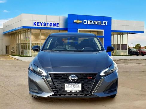 Used 2024 Nissan Altima 2.5 SR FWD image 2