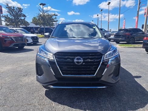Certified 2023 Nissan Kicks SV image 2