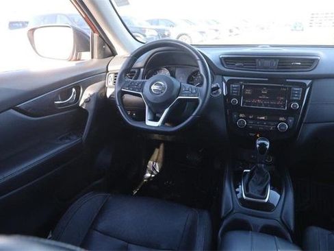 Used 2018 Nissan Rogue SL w/ Premium Package image 22