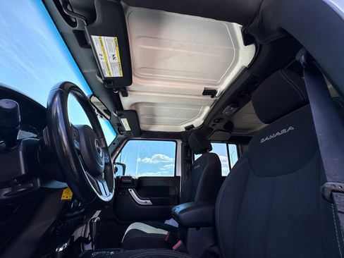 Used 2018 Jeep Wrangler Unlimited Sahara AWD/4WD image 26