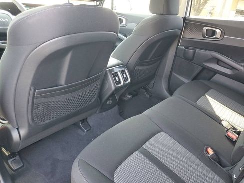 Used 2025 Kia Sorento LX FWD image 21