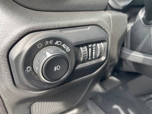 Used 2020 Jeep Wrangler Unlimited Sahara AWD/4WD image 14