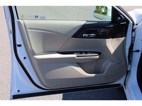 Used 2017 Honda Accord EX-L image 7