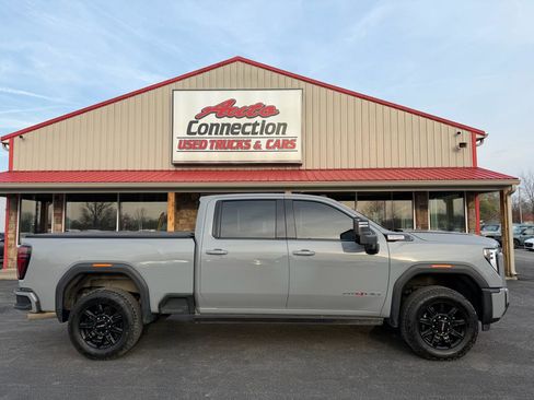 Used 2024 GMC Sierra 2500 AT4 w/ AT4 Premium Plus Package image 3