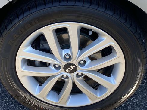 Used 2017 Kia Soul + FWD image 26