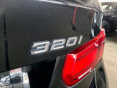 Used 2017 BMW 320i Sedan image 9