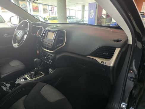 Used 2014 Jeep Cherokee Latitude AWD/4WD image 13