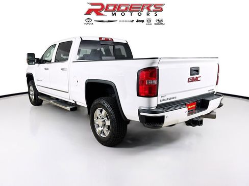 Used 2017 GMC Sierra 3500 Denali w/ Suspension Package, Off-Road AWD/4WD image 11