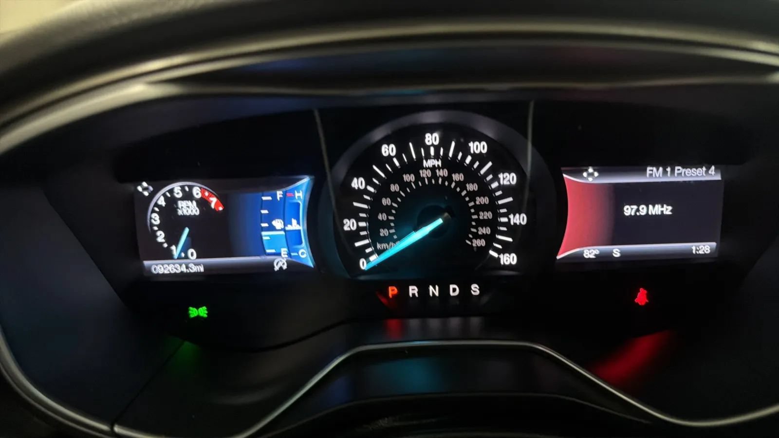 Used 2017 Ford Fusion SE w/ Fusion SE Technology Package FWD image 11
