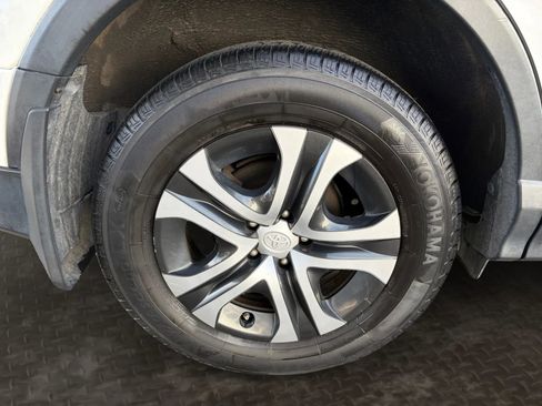 Used 2017 Toyota RAV4 LE w/ Carpet Mat Package AWD/4WD image 27
