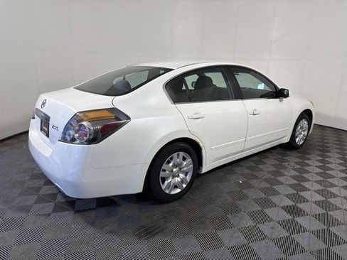 Used 2011 Nissan Altima 2.5 S FWD image 5