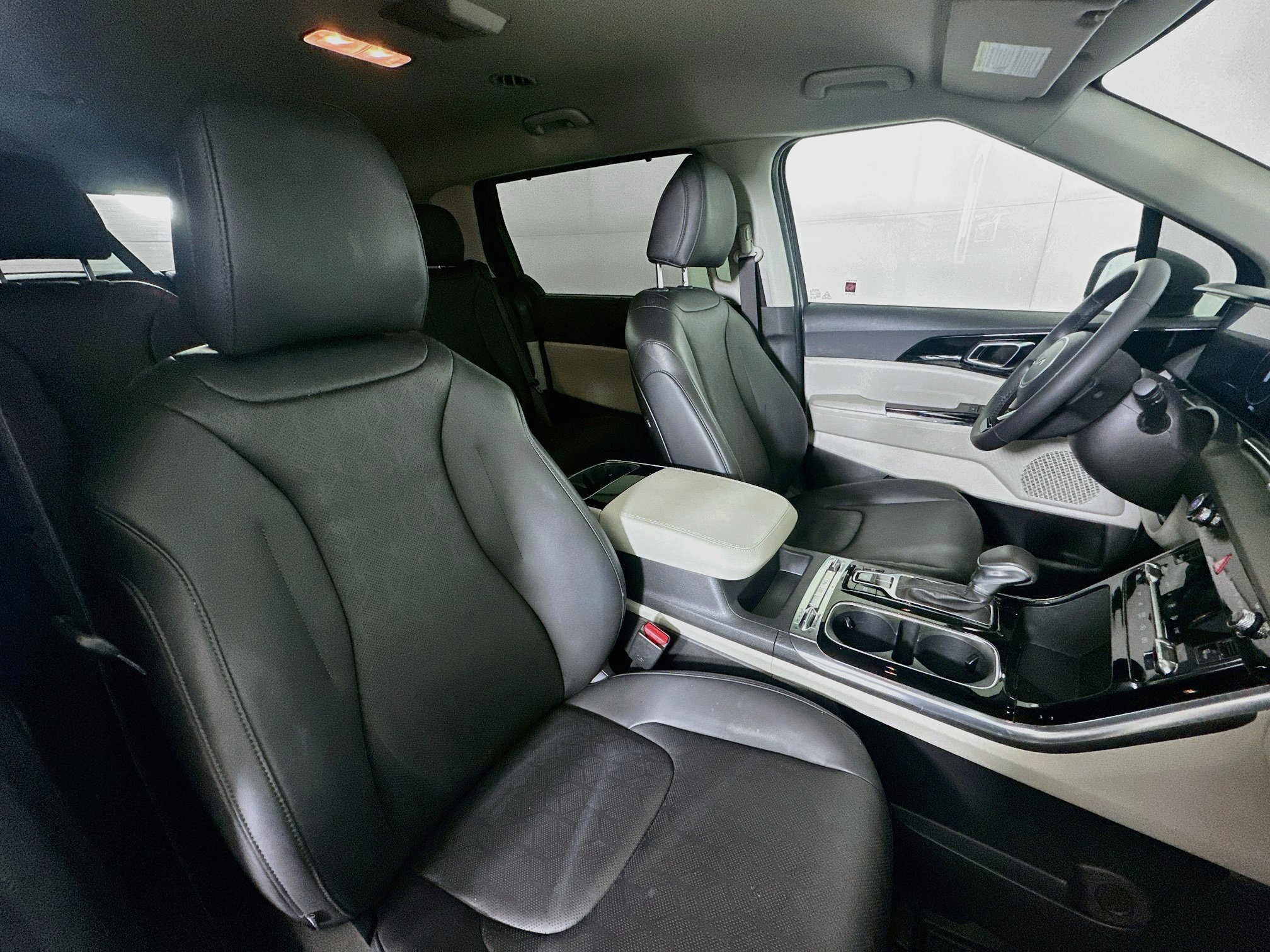 Used 2024 Kia Carnival SX FWD image 31