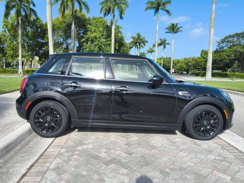 Used 2020 MINI Cooper 4-Door Hardtop w/ Signature Upholstery Package image 8