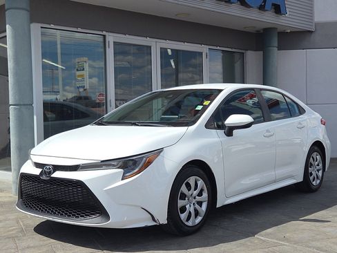 Used 2021 Toyota Corolla LE image 2