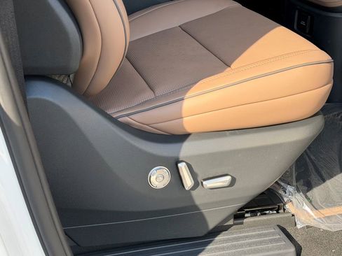 New 2026 Lincoln Navigator L Black Label AWD/4WD image 9