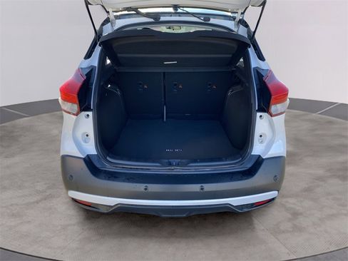 Used 2020 Nissan Kicks SR image 18