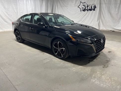 Used 2025 Nissan Altima 2.5 SR image 1