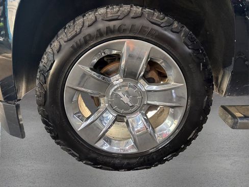 Used 2019 Chevrolet Tahoe LT w/ LT Signature Package image 15