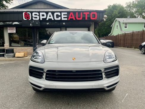 Used 2022 Porsche Cayenne Platinum Edition AWD/4WD image 2