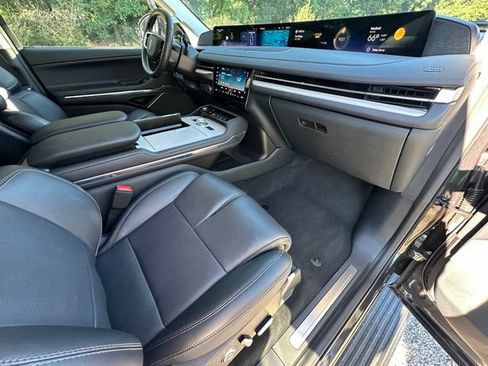 New 2025 Lincoln Navigator Reserve AWD/4WD image 23