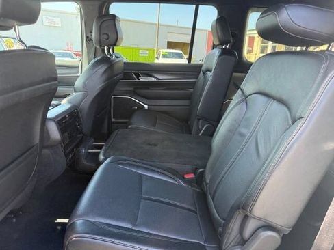 Used 2024 Jeep Wagoneer L Series II w/ Flexible Seating Group AWD/4WD image 15