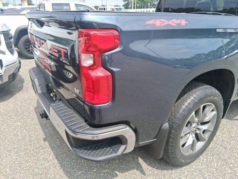 Used 2021 Chevrolet Silverado 1500 LT AWD/4WD image 7