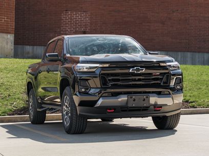 Used 2024 Chevrolet Colorado Z71 w/ Z71 Convenience Package 2