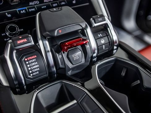 Used 2021 Lamborghini Urus AWD/4WD image 37