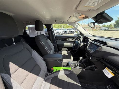 Used 2023 Chevrolet TrailBlazer LT FWD image 13