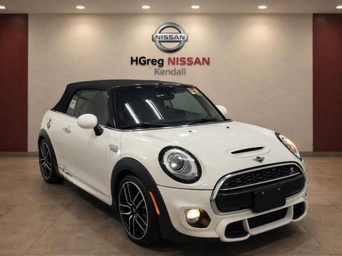 Used 2017 MINI Cooper S image 3