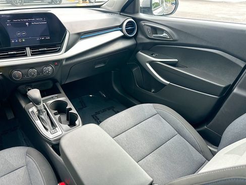 Certified 2024 Chevrolet Trax LS w/ LS Convenience Package FWD image 21