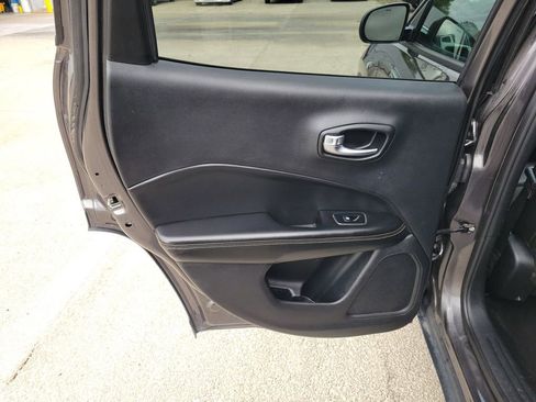 Used 2020 Jeep Compass Latitude FWD image 31