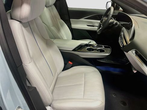 Used 2025 Cadillac Lyriq Sport AWD/4WD image 27