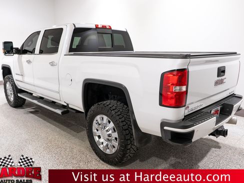 Used 2019 GMC Sierra 2500 Denali w/ Duramax Plus Package AWD/4WD image 3