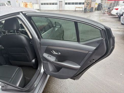 Used 2023 Nissan Sentra SR w/ SR Premium Package FWD image 20