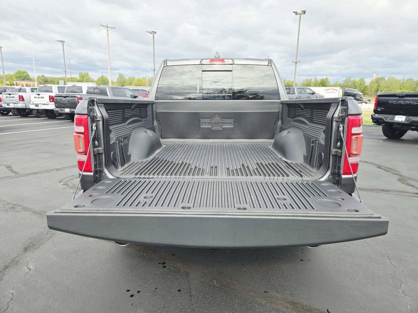 Used 2020 RAM 1500 Laramie w/ Sport Appearance Package AWD/4WD image 14